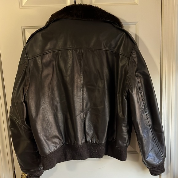 Vintage Aberdeen size 46 leather flight jacket with pho fur collar and liner. - Picture 9 of 9